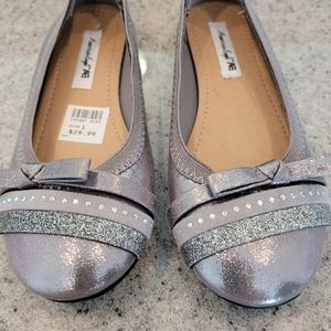 SOLD- Girls American Eagle Slides